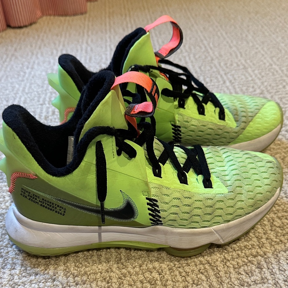 Nike Boys/Mens 8.5 lime Green basketball Shoes